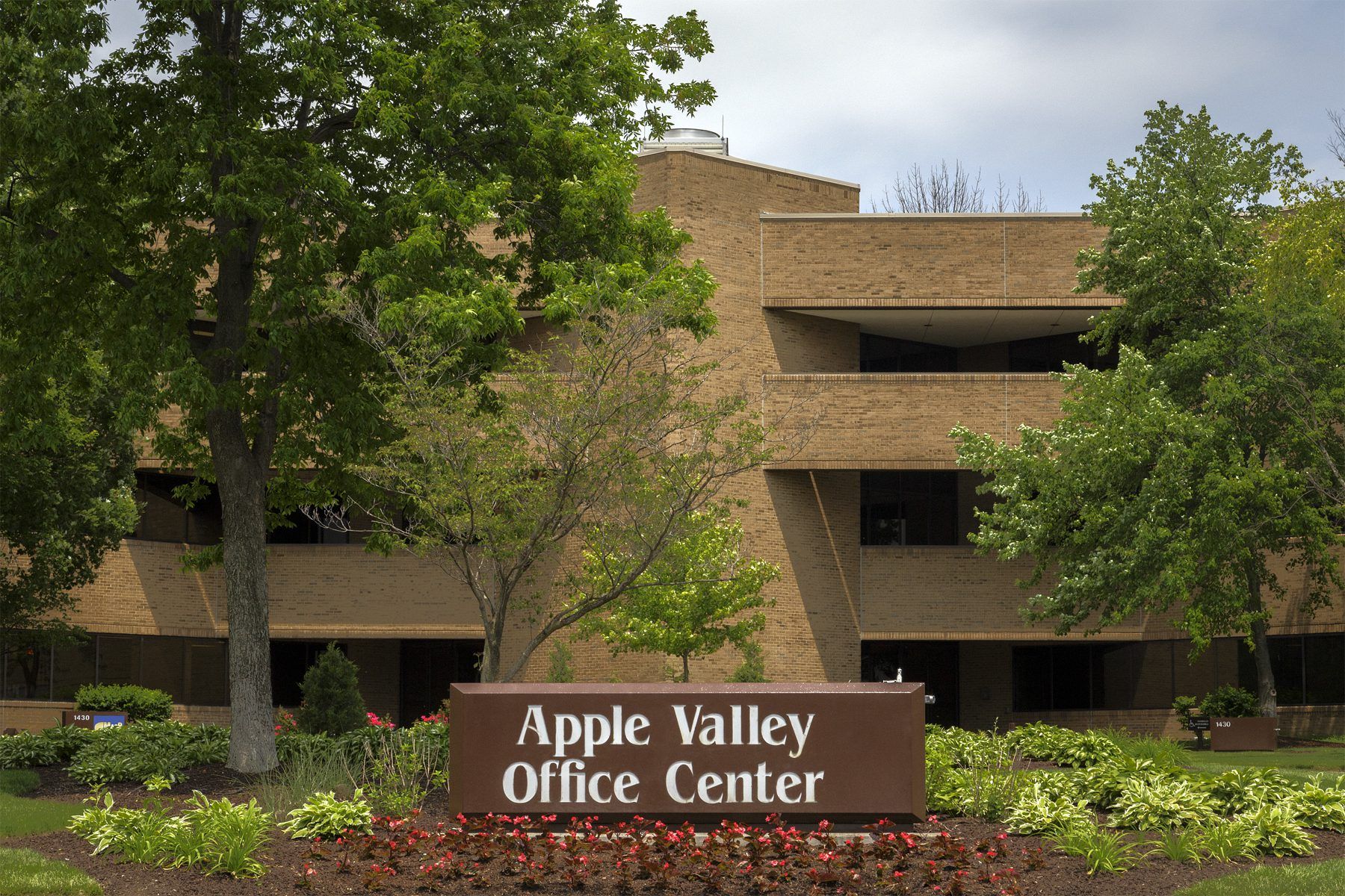 Apple Valley Office Centerdayton, Ohio Shopoff Realty Invest por Shopoff Realty Investments en Orange County California