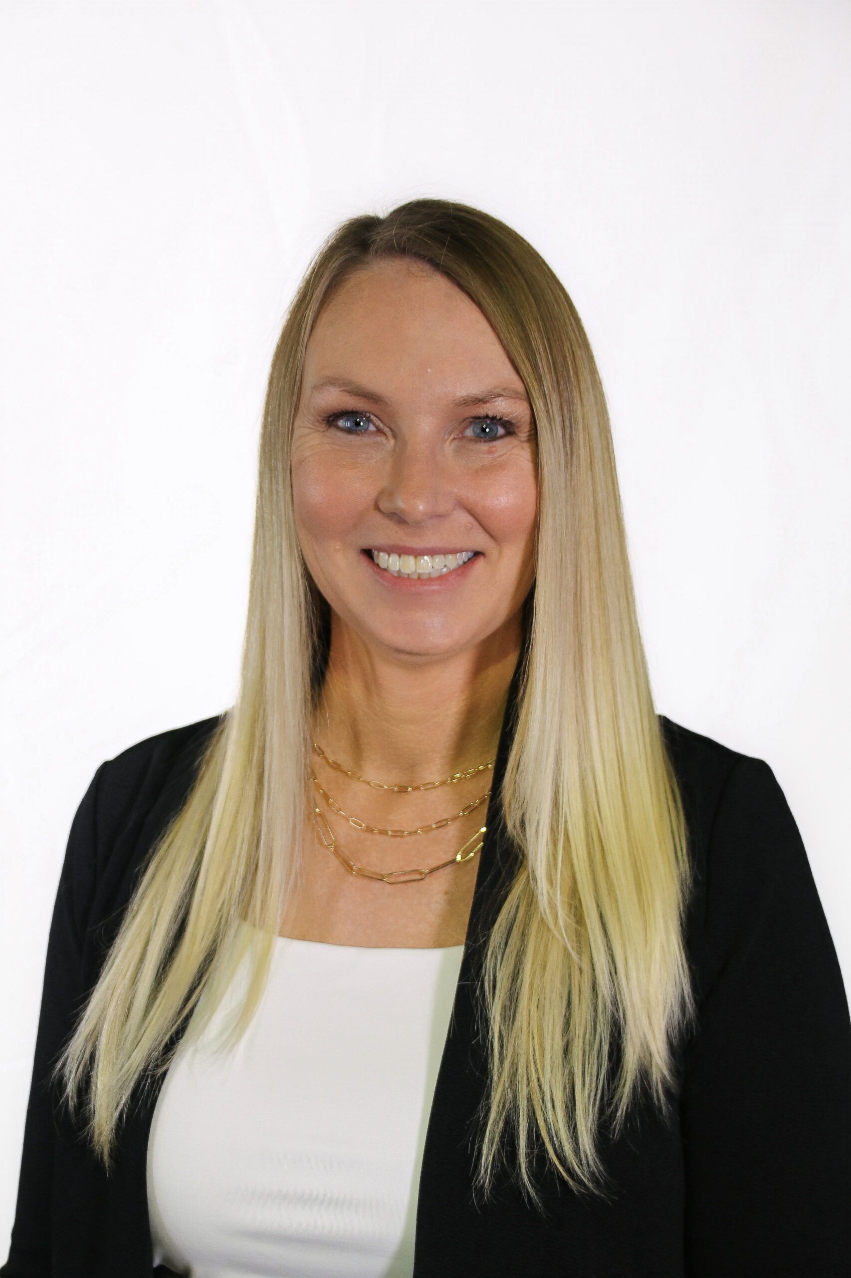 casa en Kansas City Custom Home Builder por Elevate Design + Build