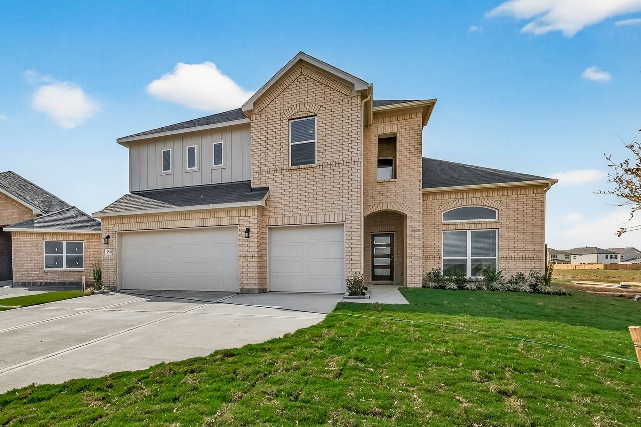 casa en Creekhaven por Colina Homes