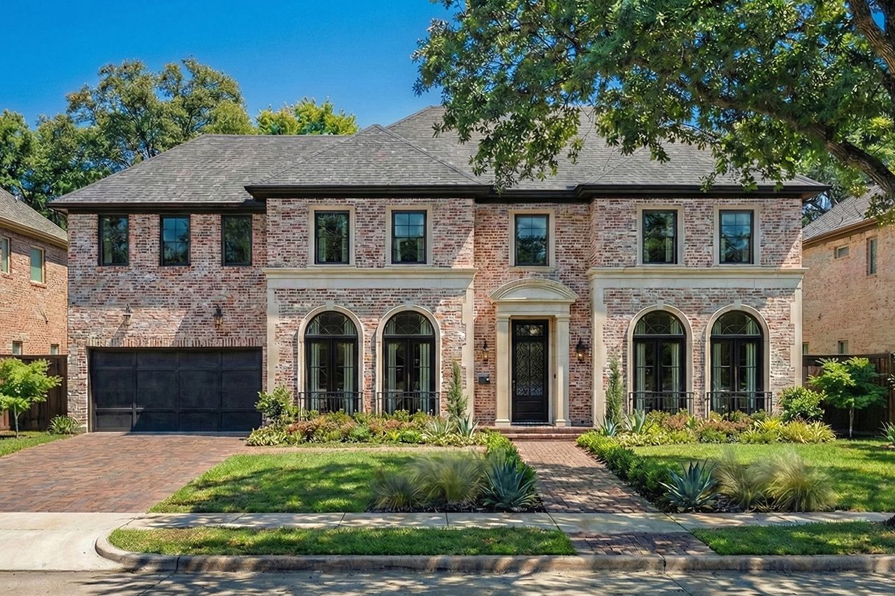 5811 Lake Street por Lovett Homes en Houston Texas