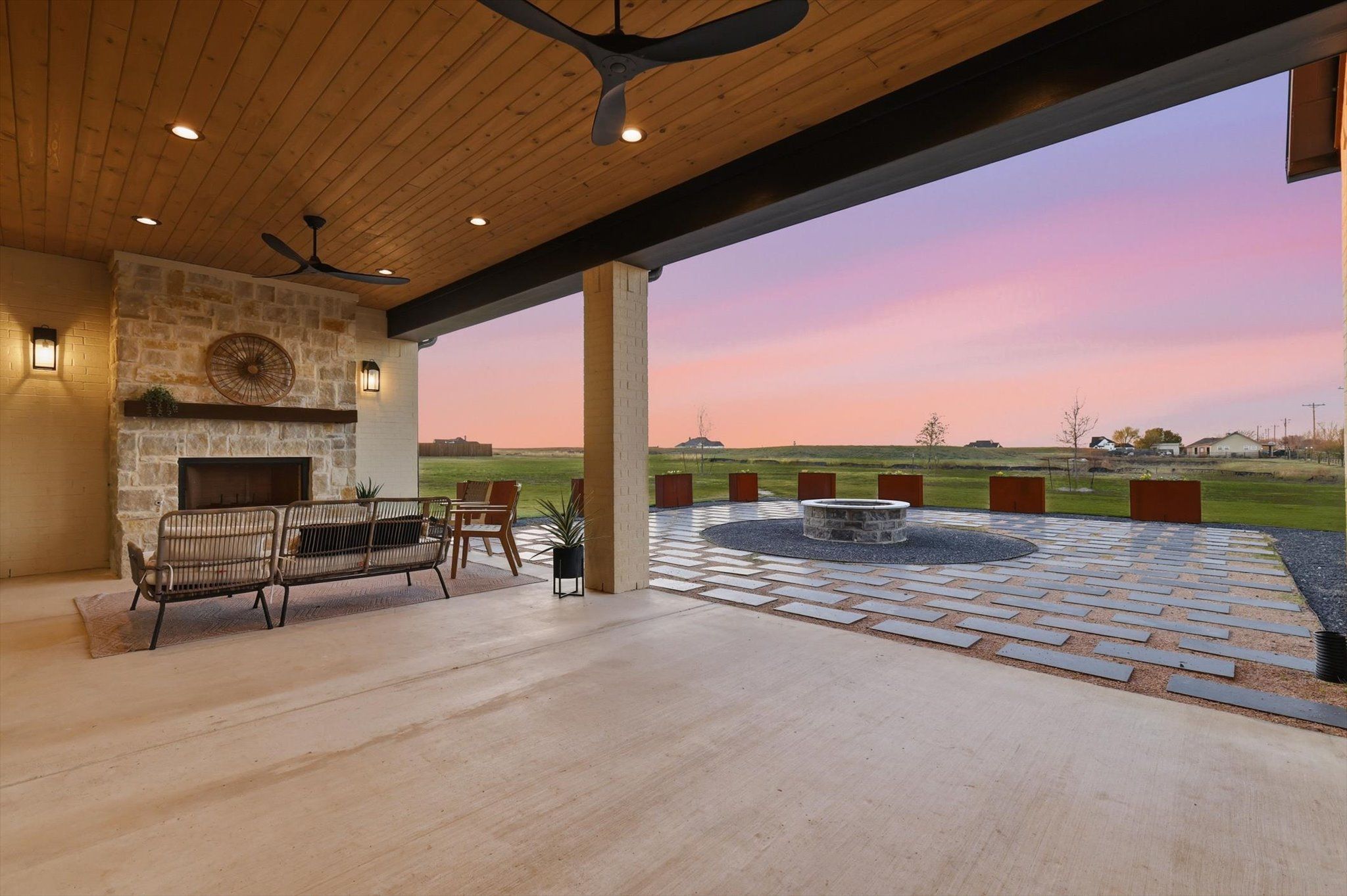 casa en 122 Ozro RD Canyon Creek por Canyon Creek Custom Homes