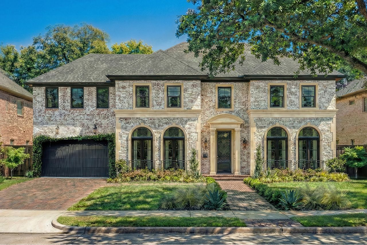 5811 Lake Street por Lovett Homes en Houston Texas