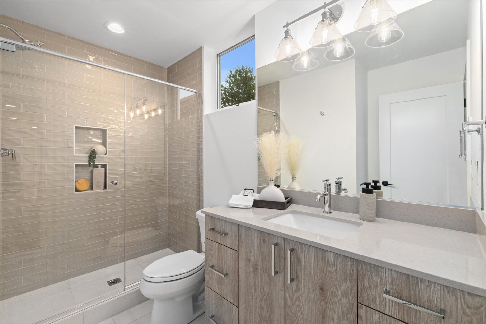 West Woodland Ballard por Mirra Homes, LLC en Seattle-Bellevue Washington