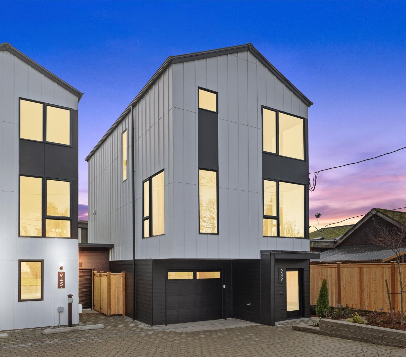 casa en West Woodland Ballard por Mirra Homes, LLC