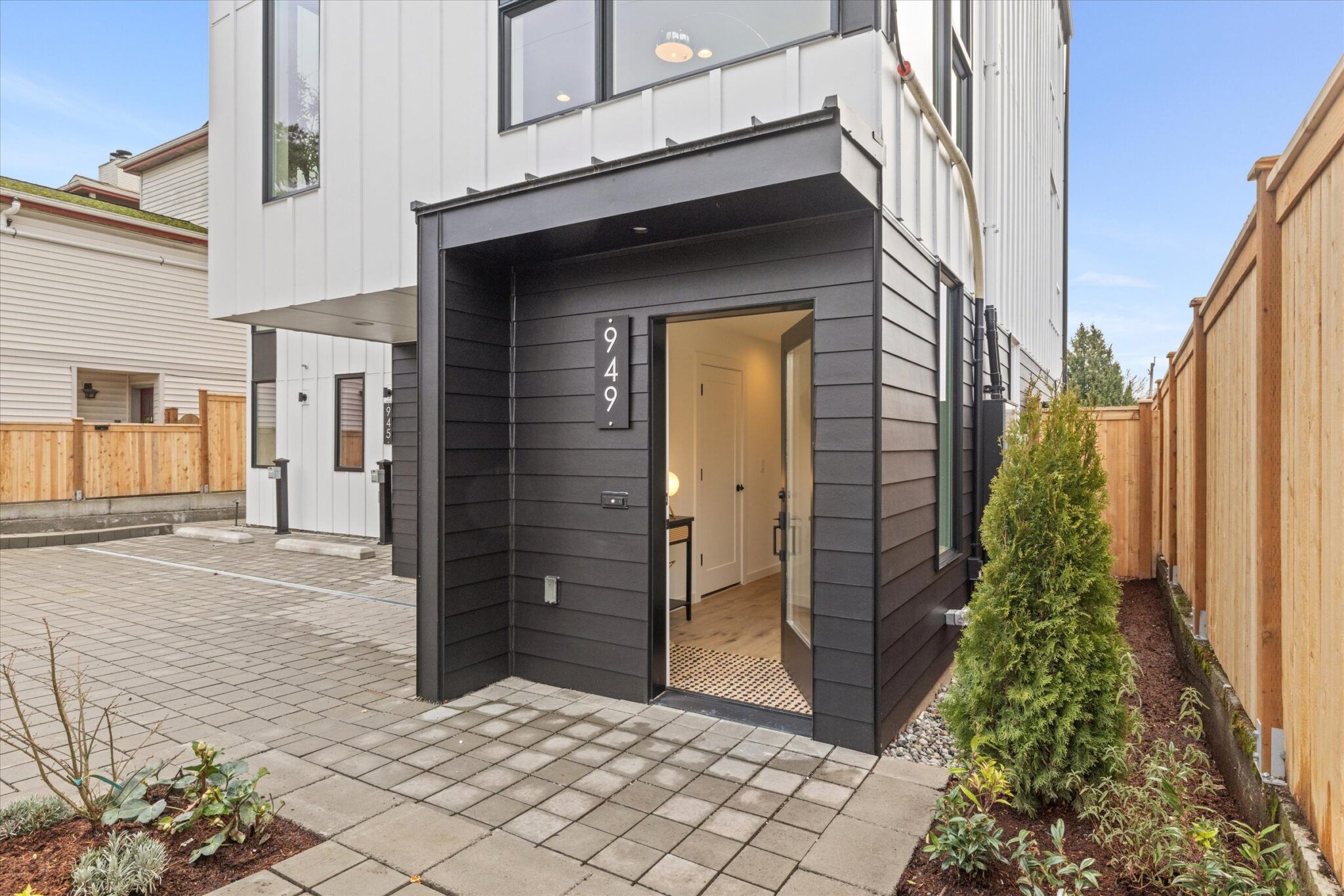 casa en West Woodland Ballard por Mirra Homes, LLC