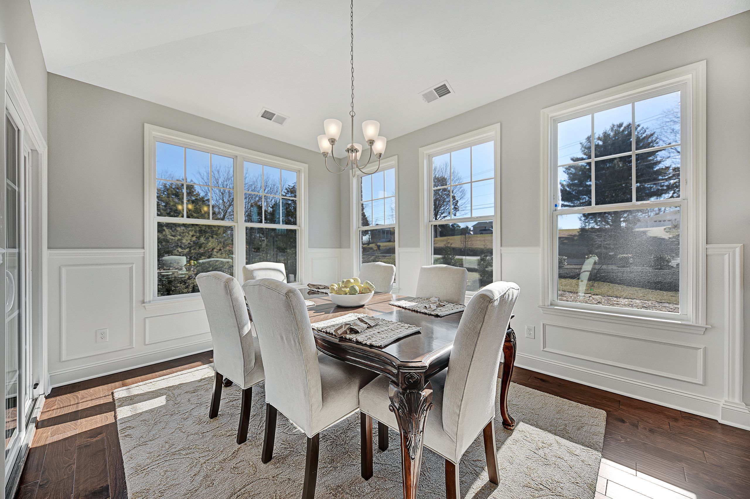 casa en Meadows ON Mcfee por Saddlebrook Properties