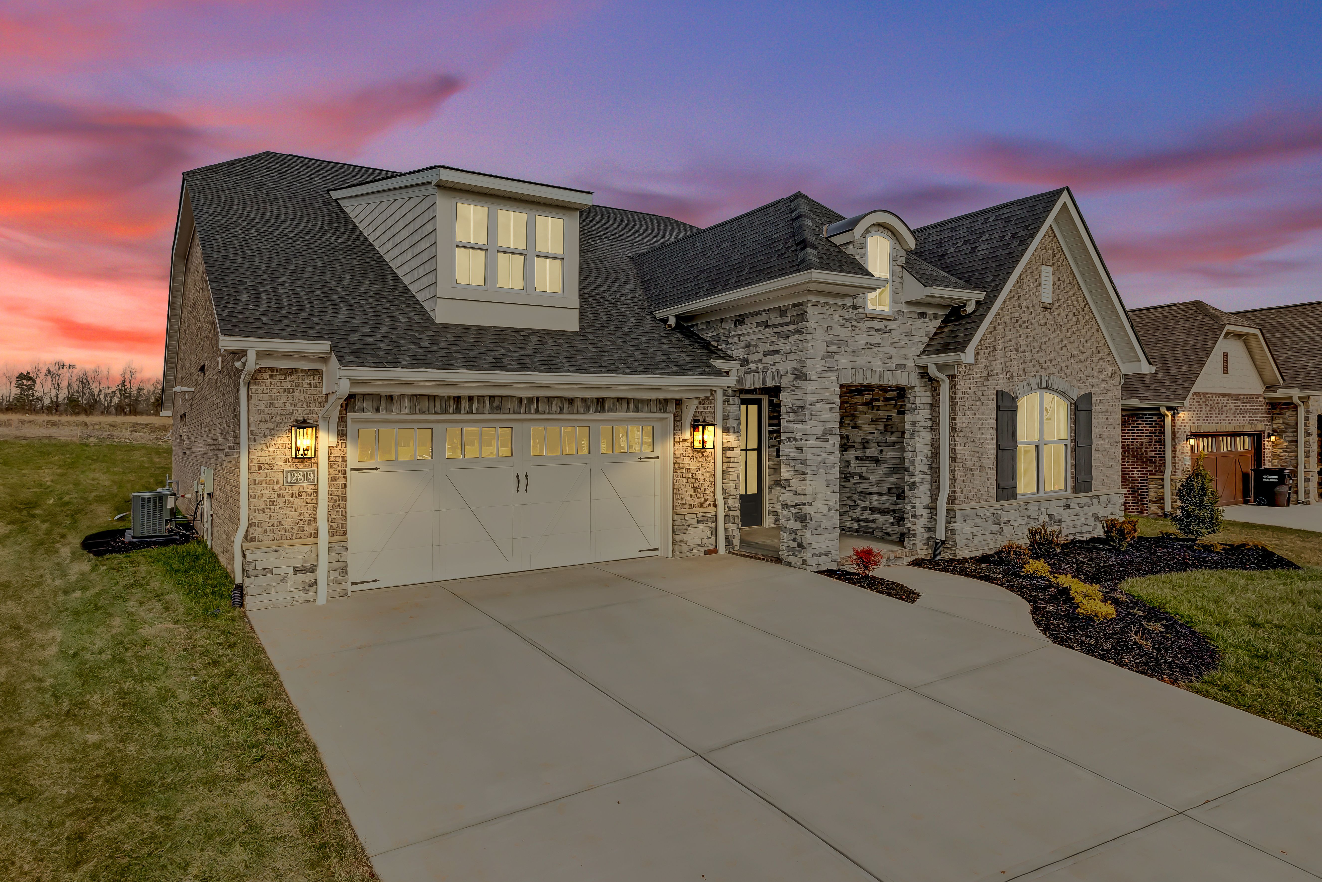 casa en Meadows ON Mcfee por Saddlebrook Properties