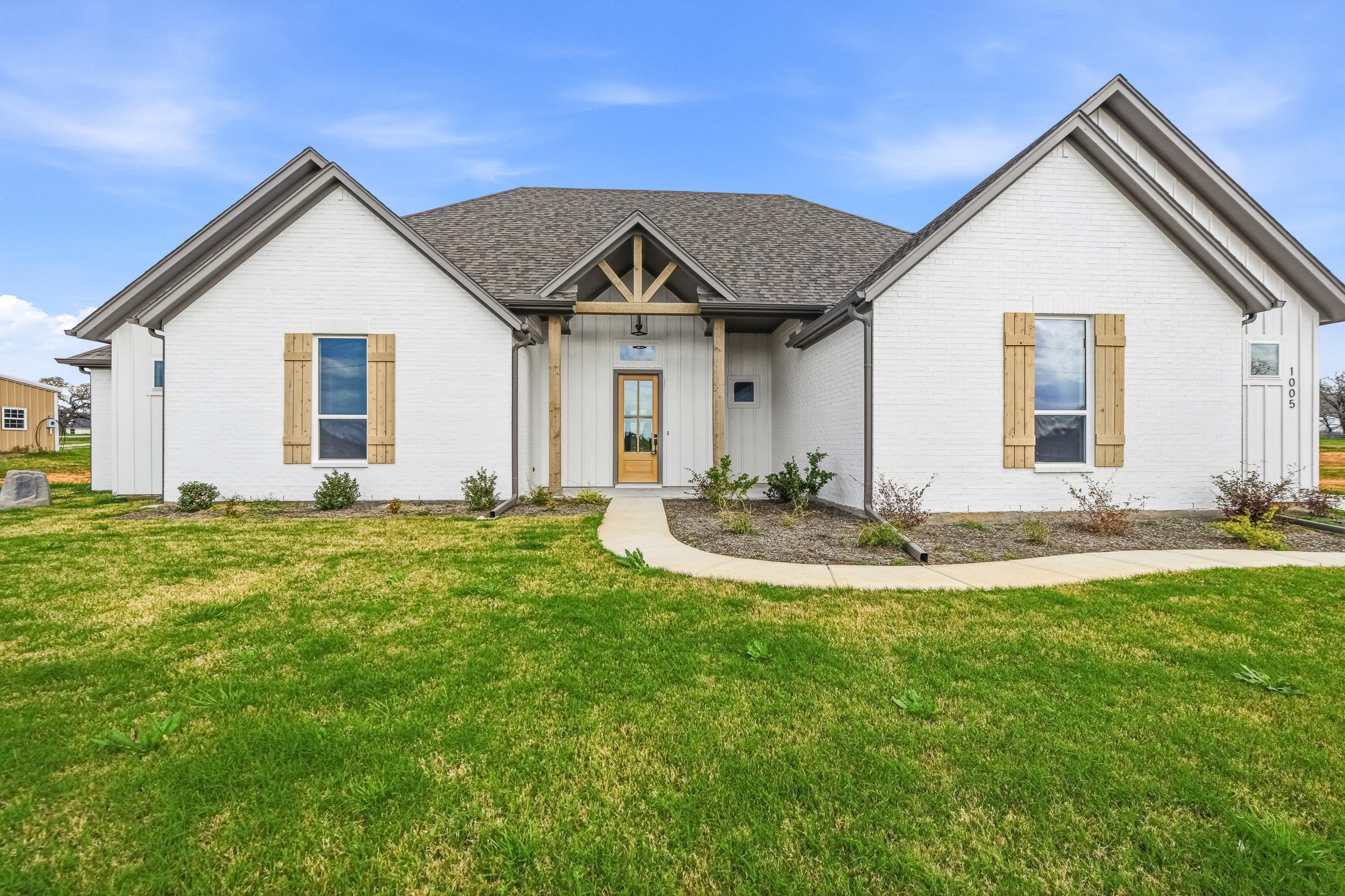 casa en Mcbee Homes 1005 Ronnie CT por McBee Homes