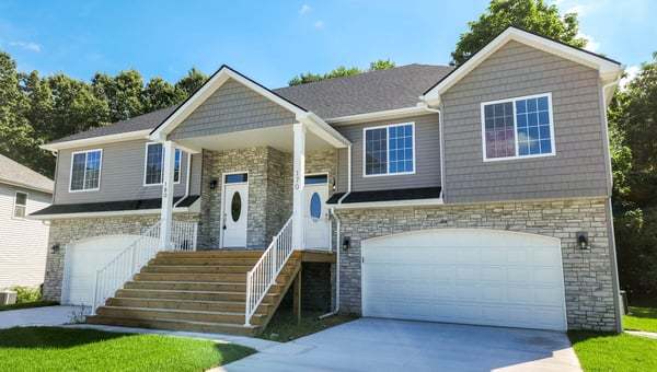 1141 Whispering Pines Dr. Fenton, MI 48430