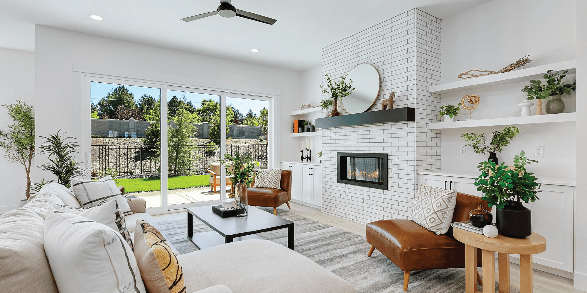 Soaring Feather por Woodbridge Pacific en Boise Idaho