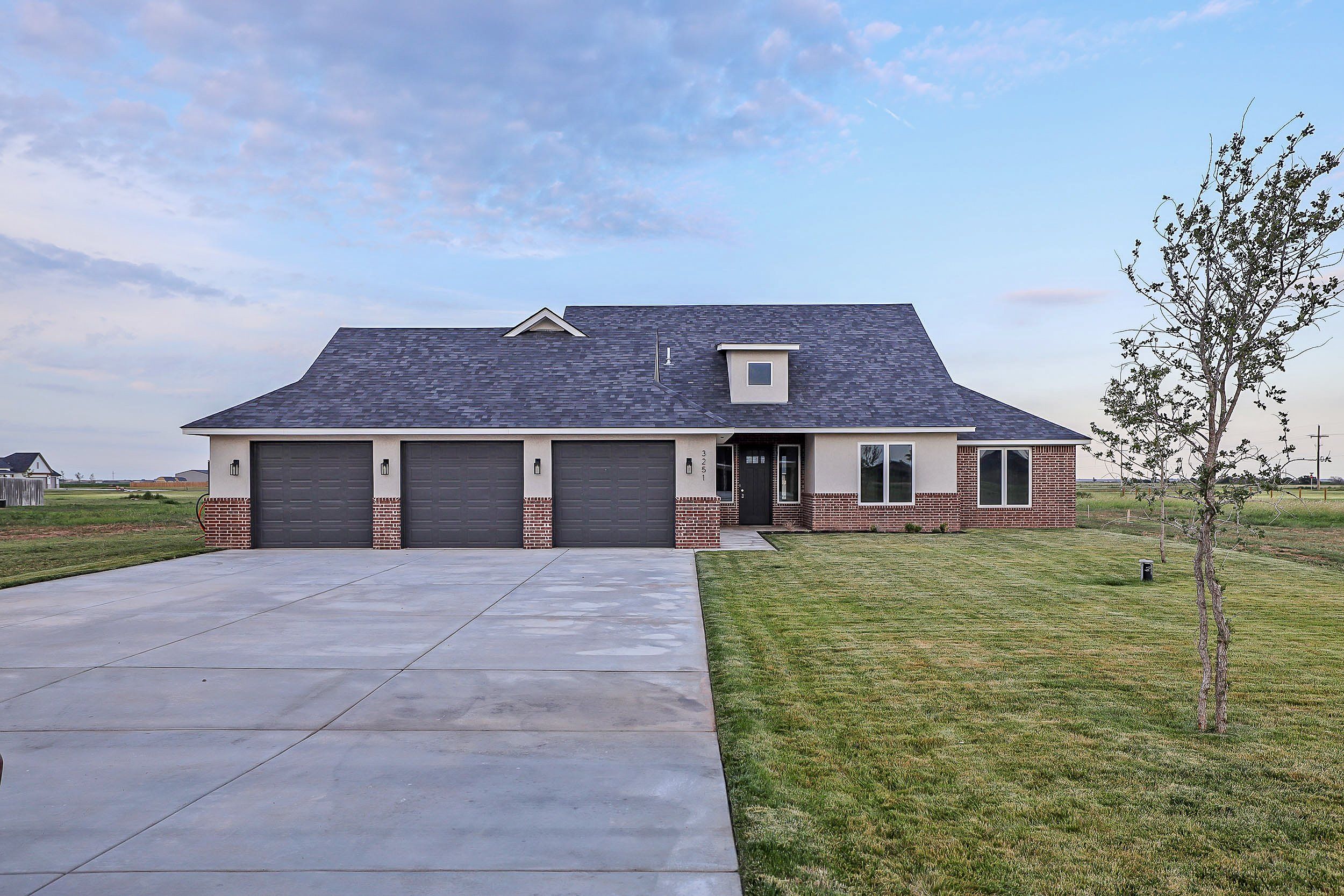 casa en Town Square por B&M Amarillo Homes