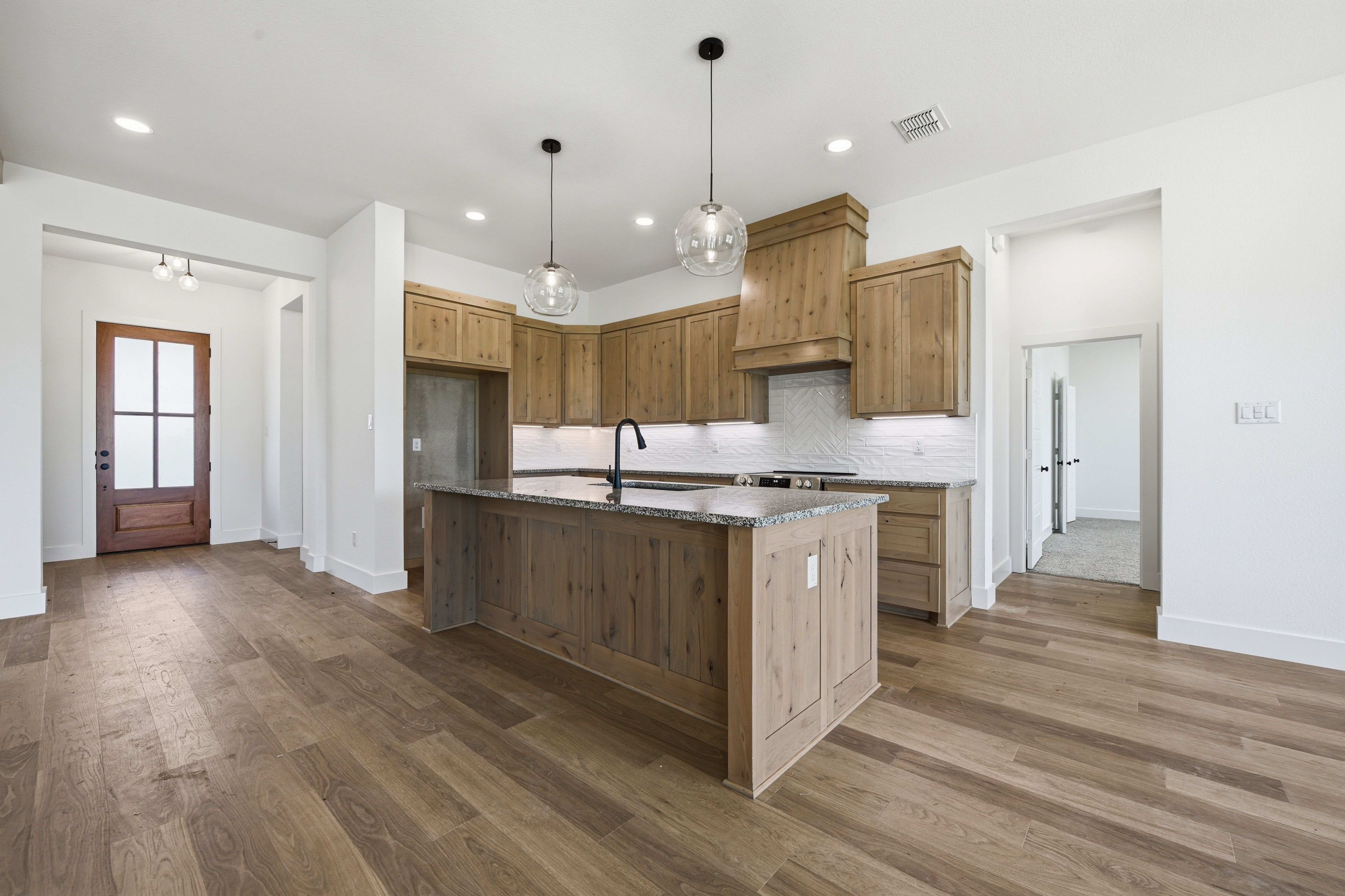 casa en Mcbee Homes 1012 Katie CT por McBee Homes