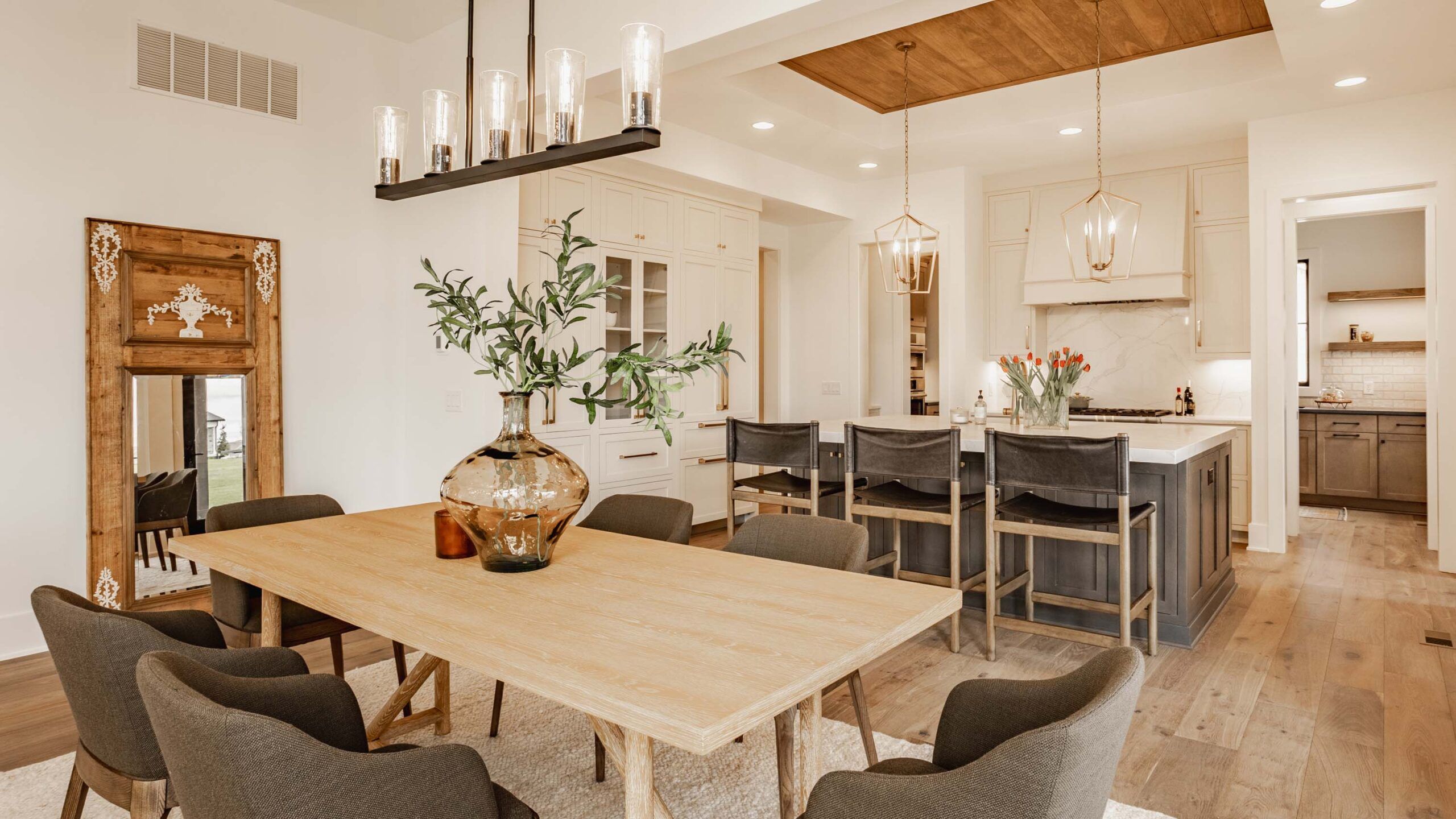 casa en Chatham Hills por Wedgewood Building Company