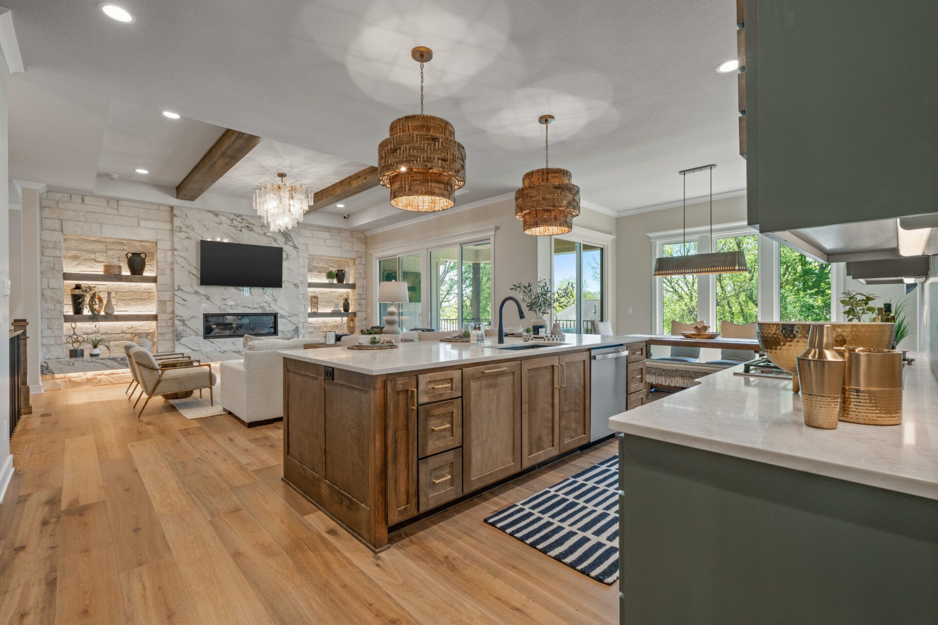 4316 Ne Hideaway Dr. Lees Summit, MO 64064