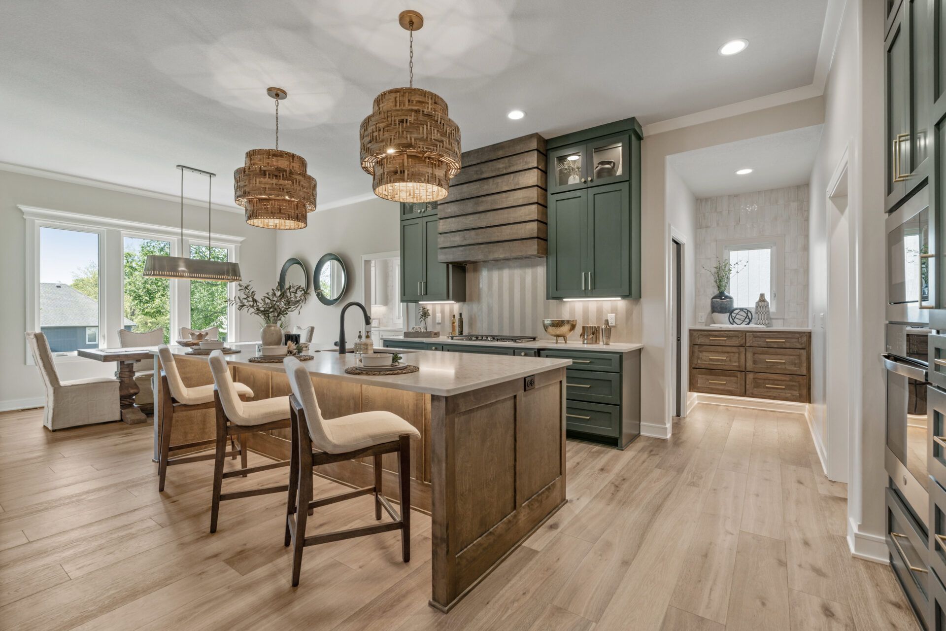 4316 Ne Hideaway Dr. Lees Summit, MO 64064