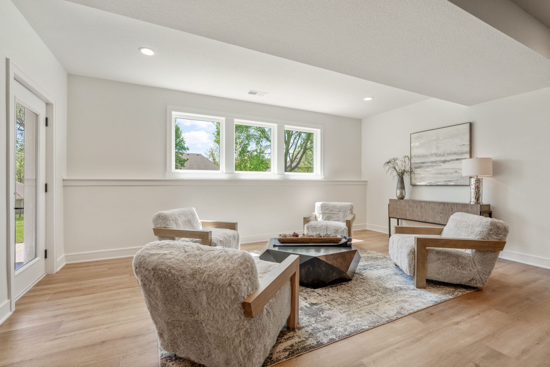 4316 Ne Hideaway Dr. Lees Summit, MO 64064