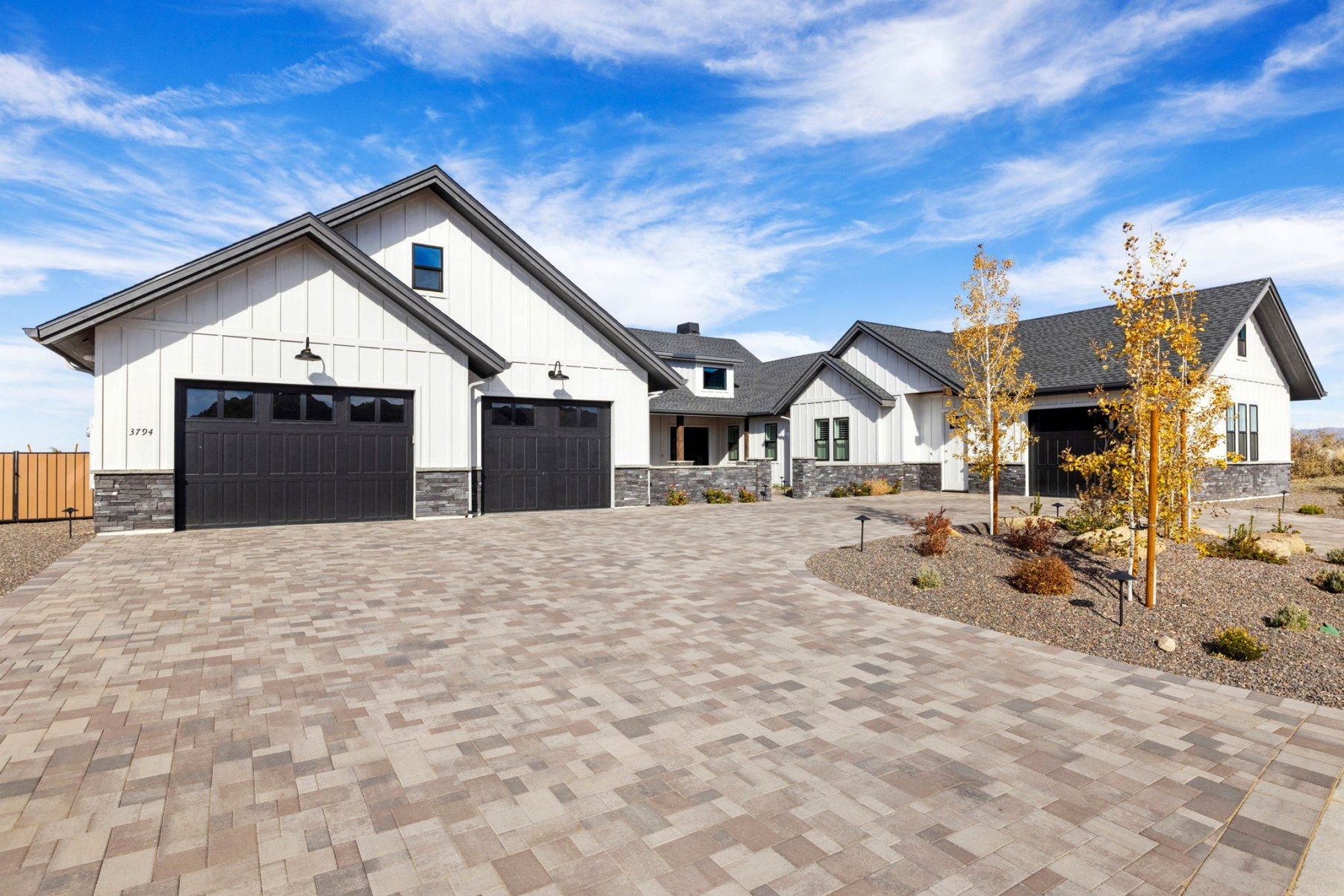 casa en Crystal Creek Builders, Inc. por Crystal Creek Builders, Inc.