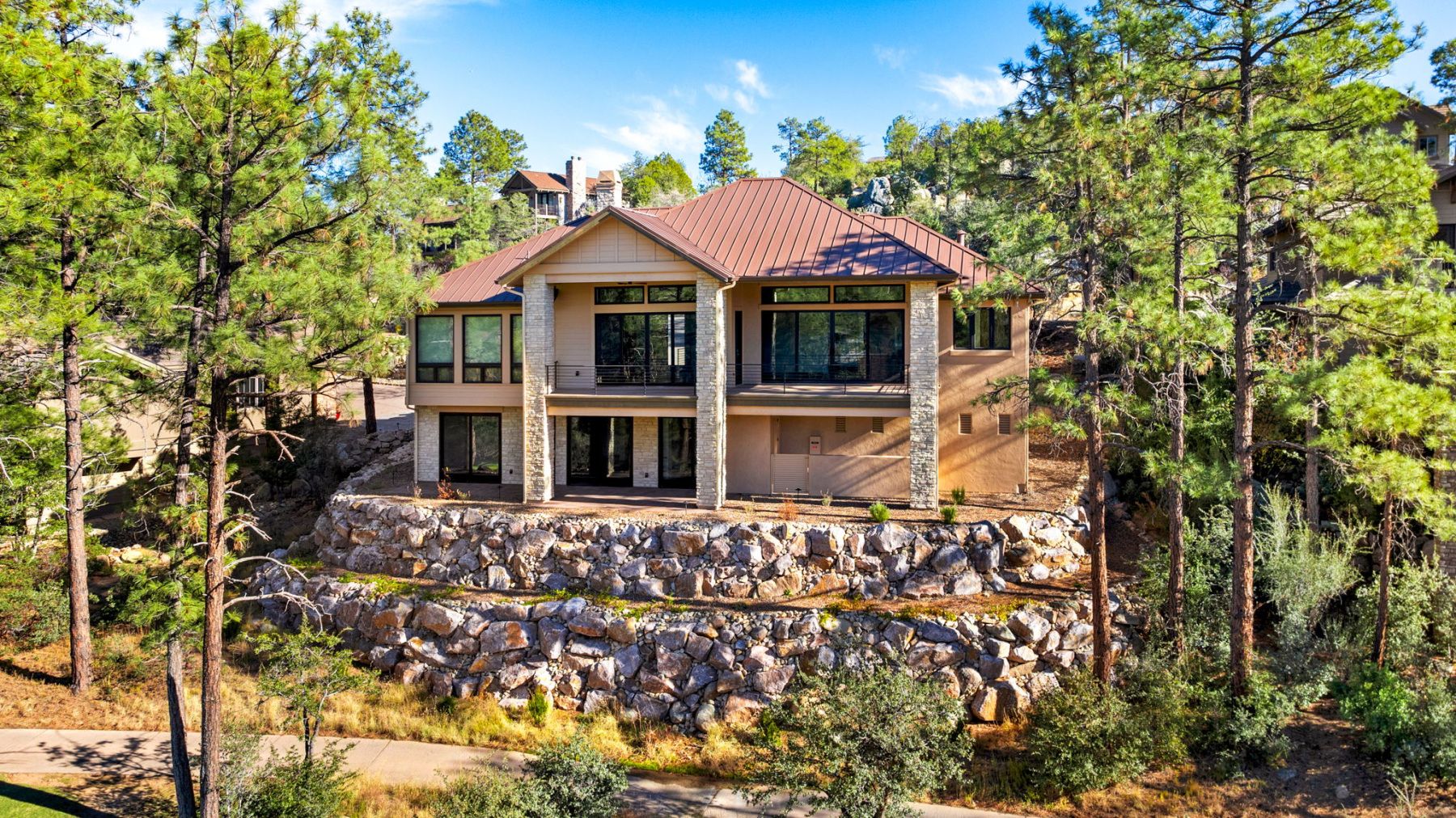 casa en Crystal Creek Builders, Inc. por Crystal Creek Builders, Inc.