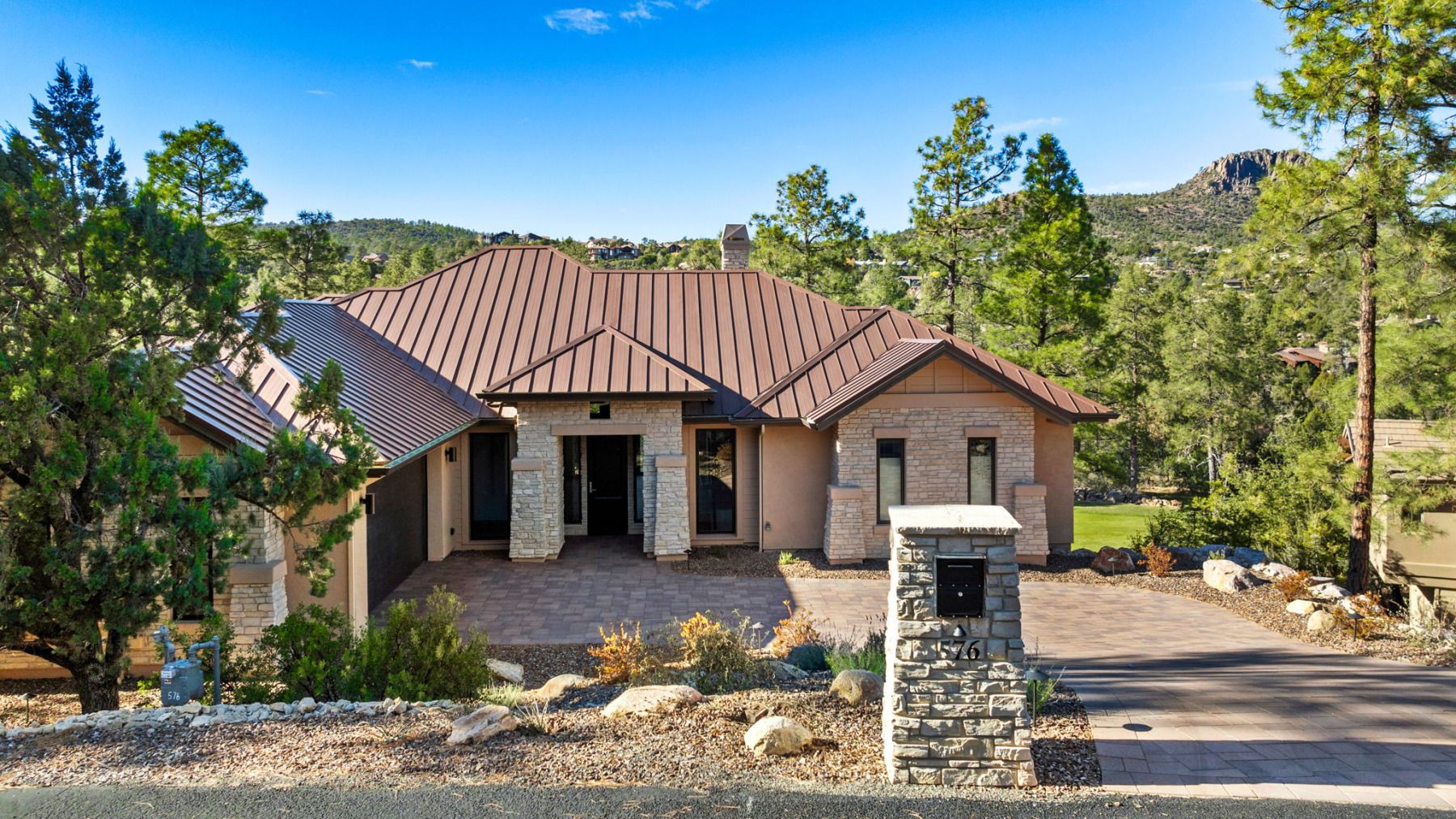 casa en Crystal Creek Builders, Inc. por Crystal Creek Builders, Inc.