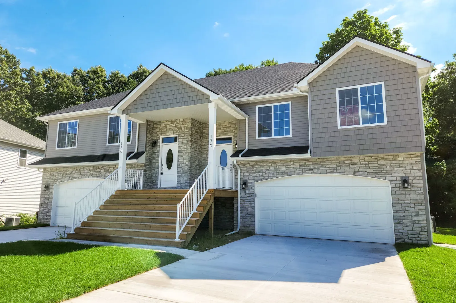 Whispering Pines Village por Clearview Homes en Flint Michigan