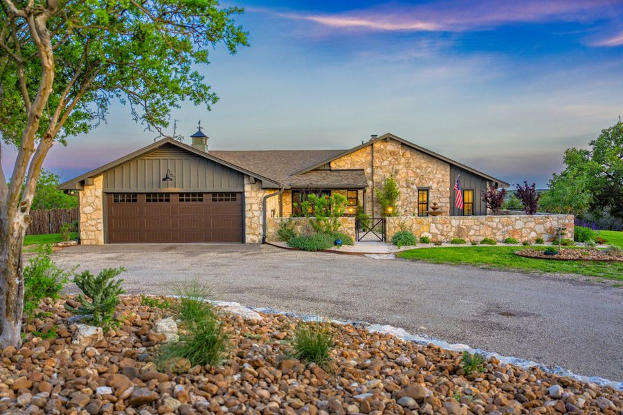 Agave Custom Homes - : Spicewood, TX