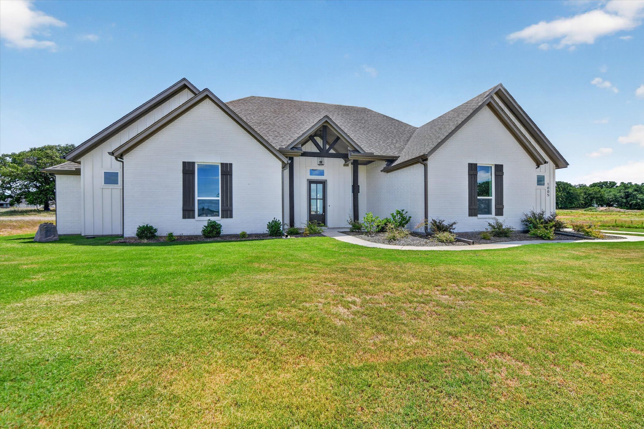 casa en Mcbee Homes 1005 Ronnie CT por McBee Homes
