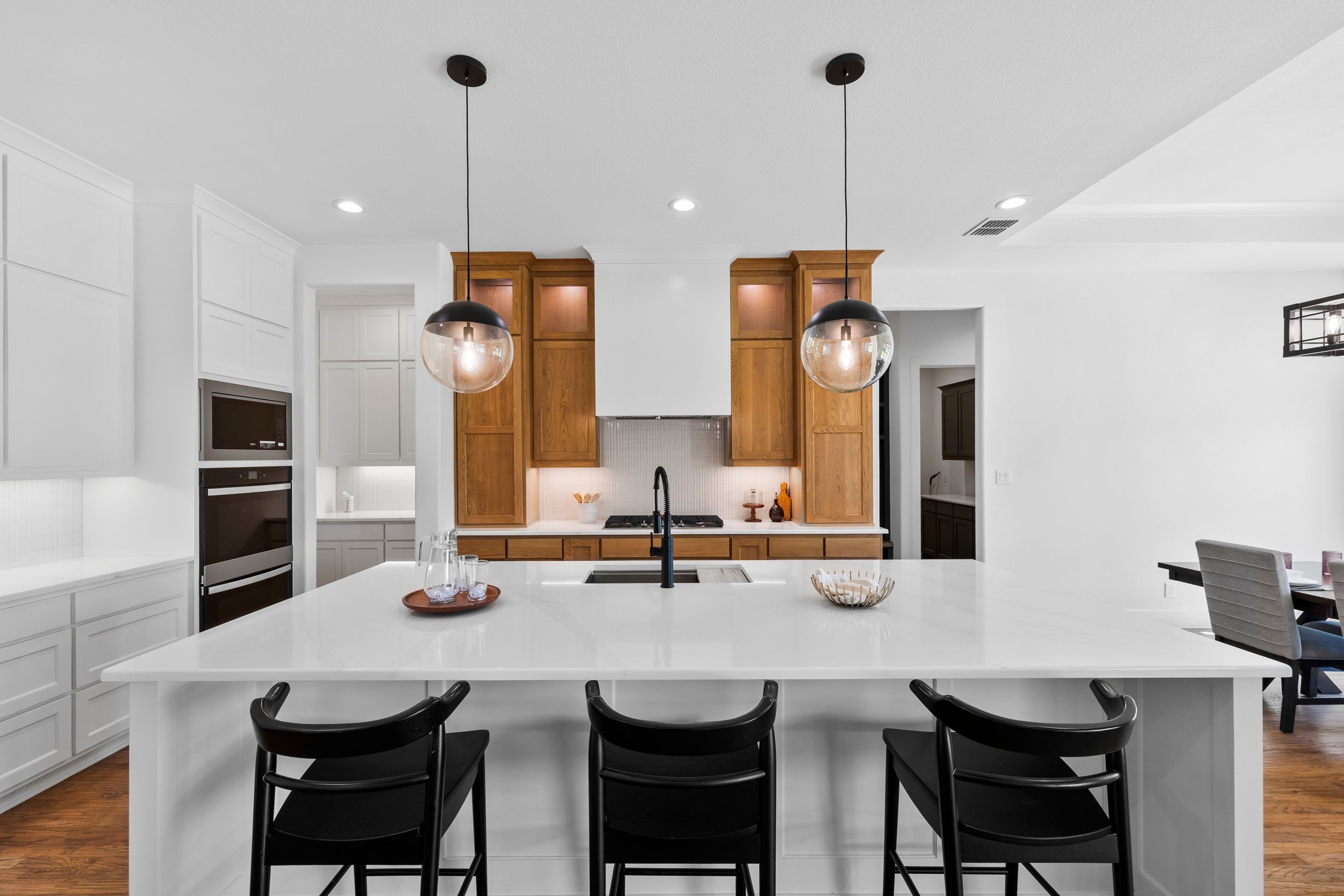 Hidden Lakes por Canyon Creek Custom Homes en Dallas Texas