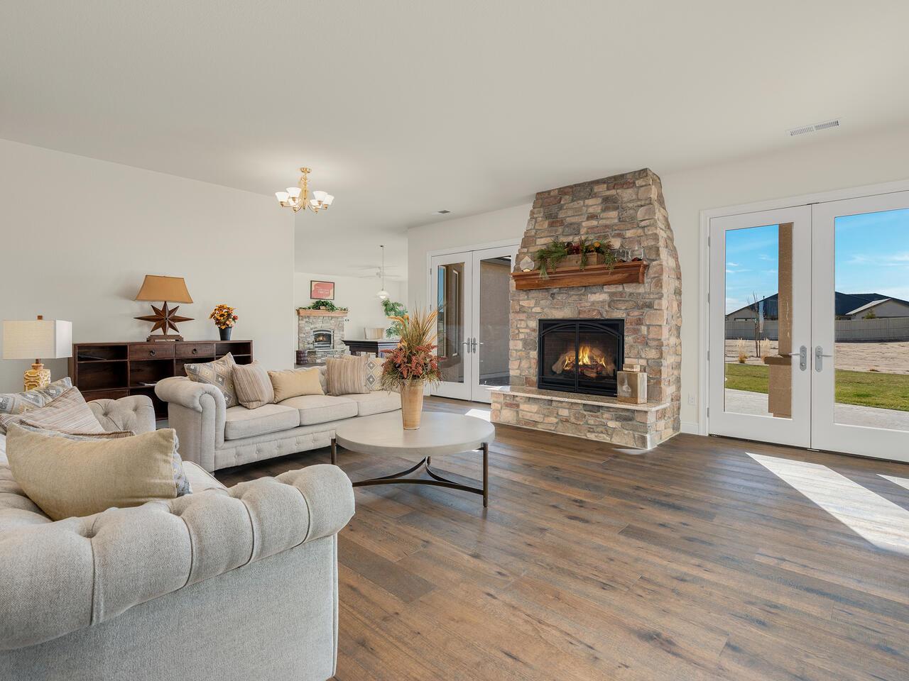 casa en The Estates At Mystic Mountain por Artisan Homes