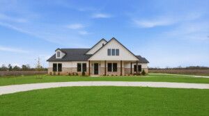 casa en The Manors por Gracepoint Homes
