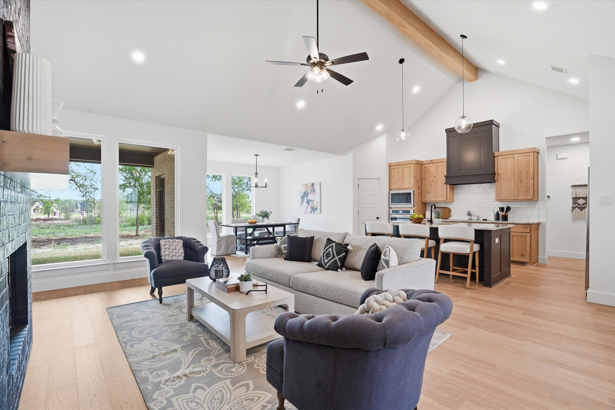 1050 Silver Sage por McBee Homes en Fort Worth Texas