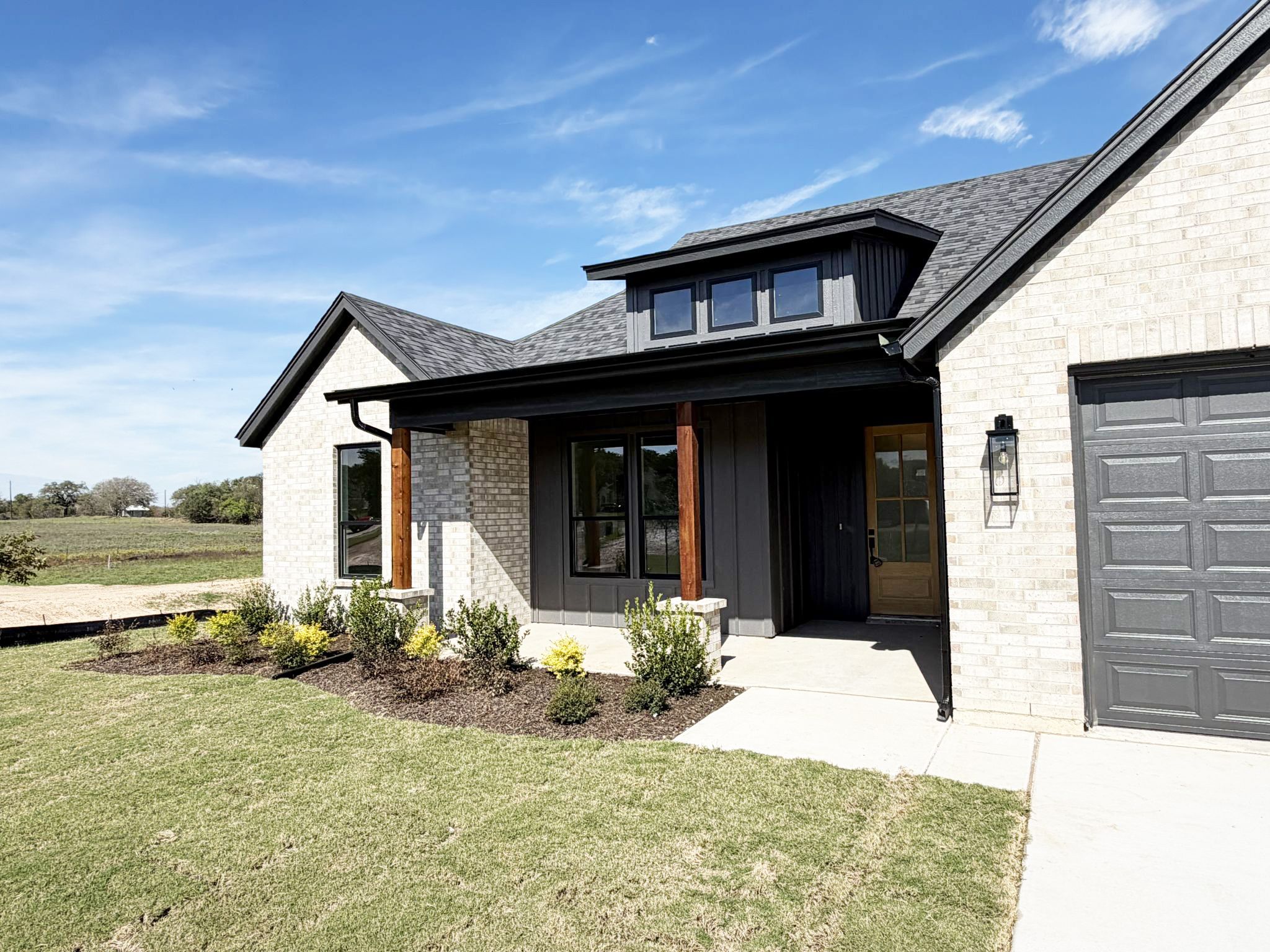 112 Loveta LN - Fort Worth, TX
