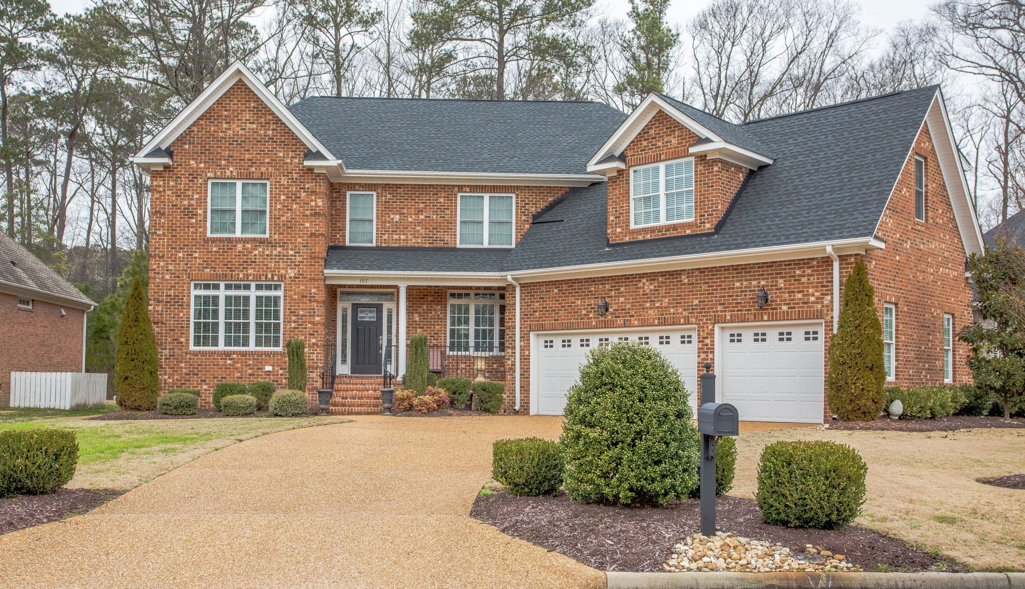 casa en J & R Custom Builders LLC por J & R Custom Builders LLC