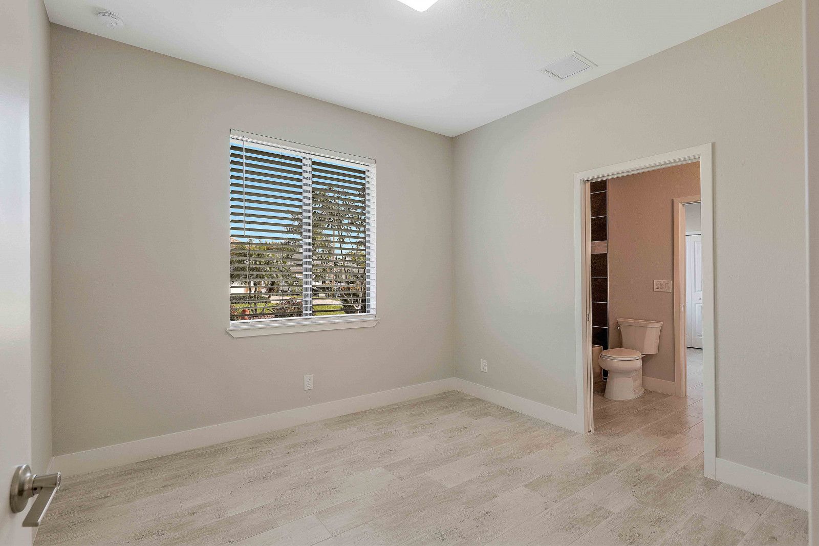 casa en Option One Builders por Option One Builders