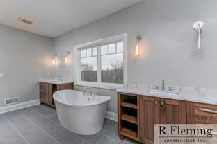 The Village Townhomes por R Fleming Construction en Rochester Minnesota