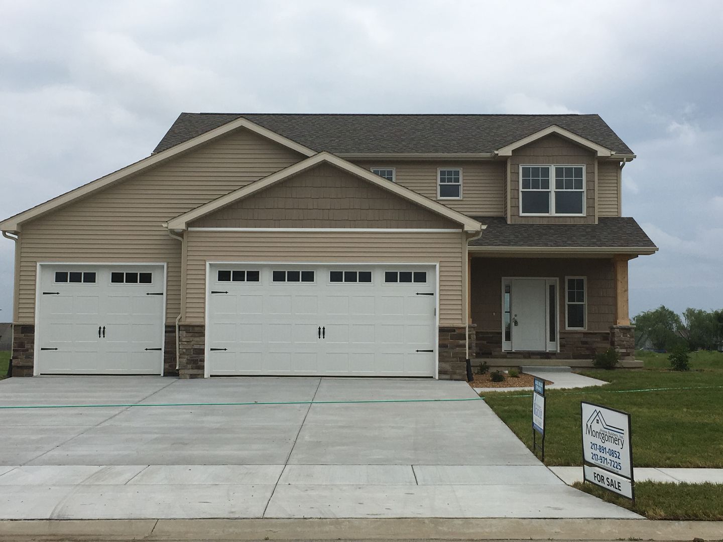 casa en Montgomery Home Builders Inc. por Montgomery Home Builders Inc.