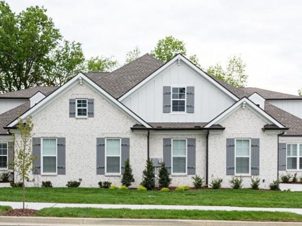 The Reserve At Seven Points por Frank Batson Homes en Nashville Tennessee