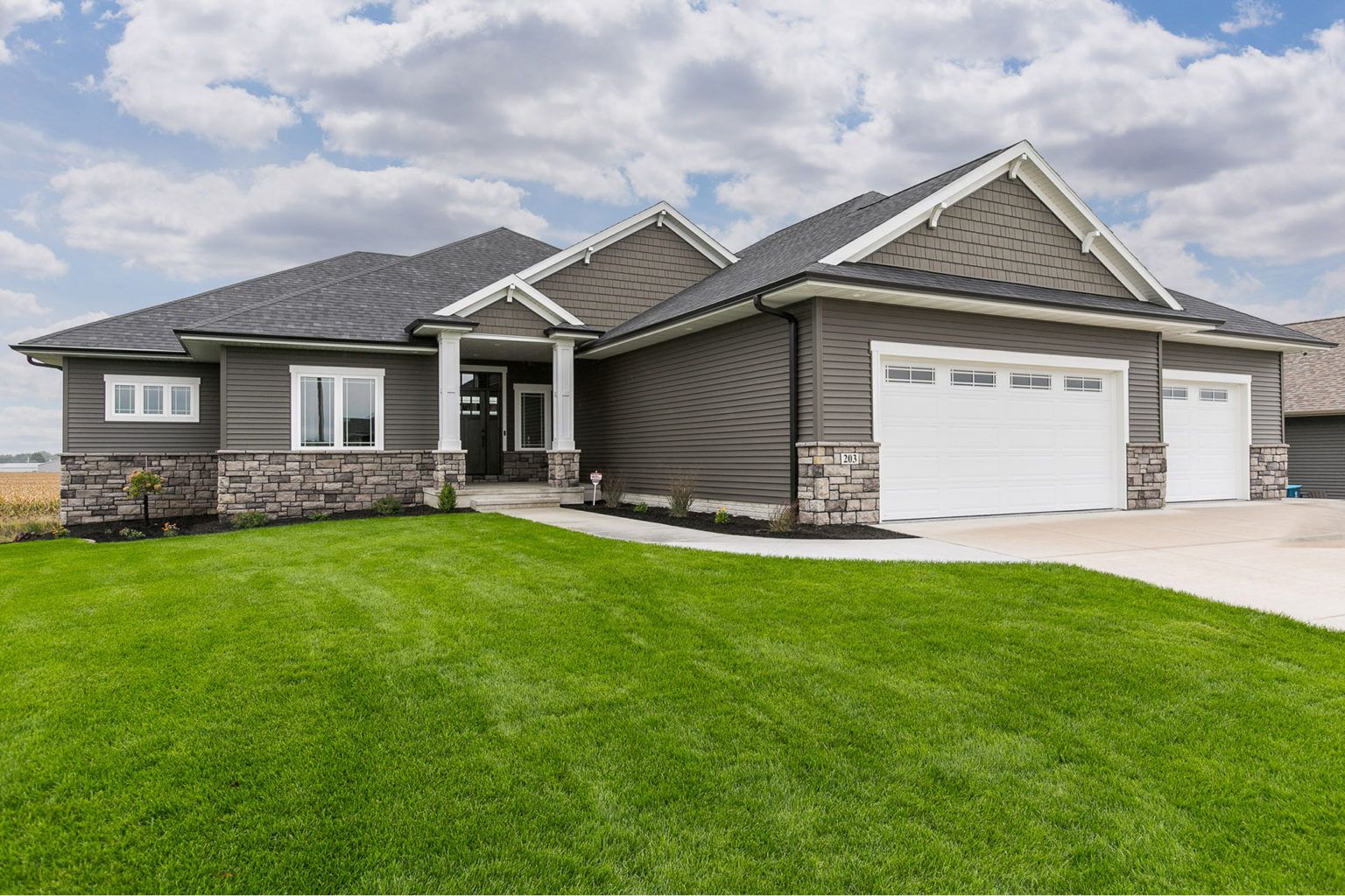casa en Precision Builders por Precision Builders