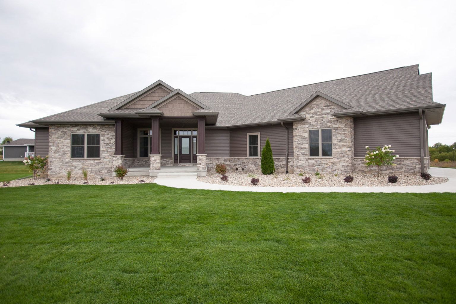 casa en Precision Builders por Precision Builders