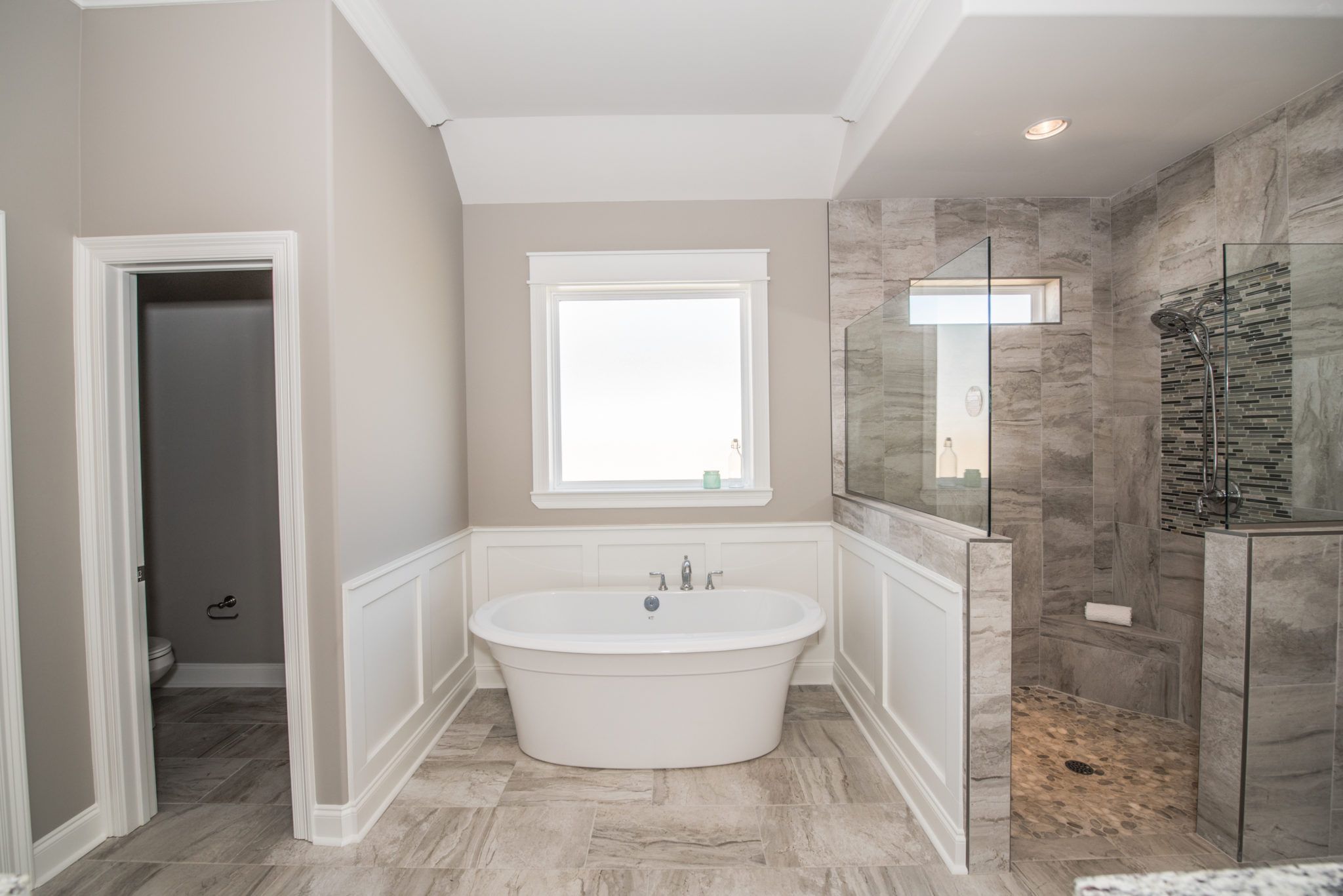 casa en AM Design & Construction Group por AM Design & Construction Group