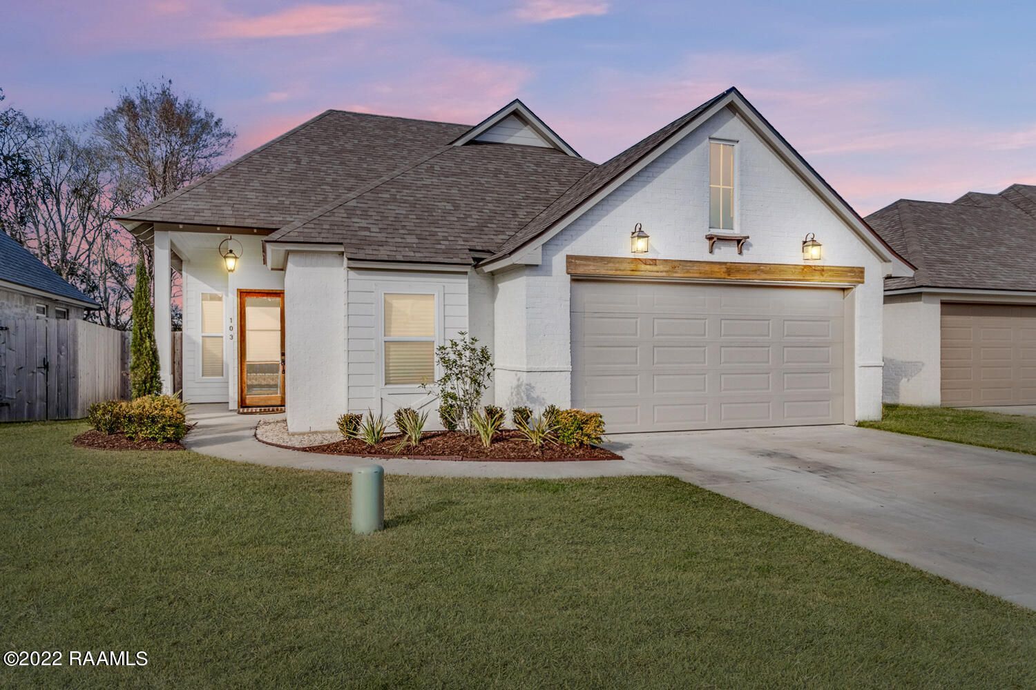 casa en AM Design & Construction Group por AM Design & Construction Group