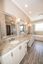 casa en AM Design & Construction Group por AM Design & Construction Group
