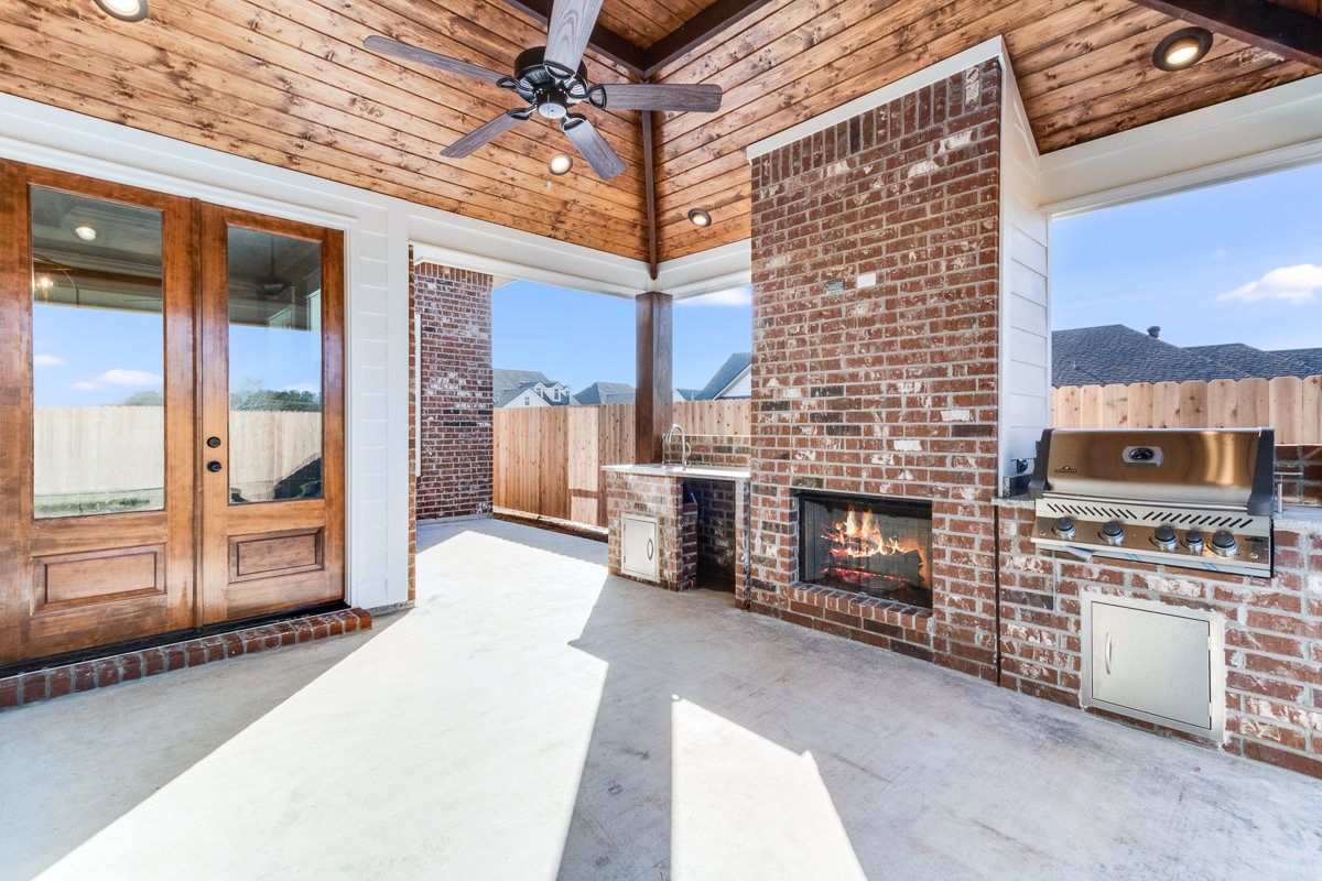 casa en AM Design & Construction Group por AM Design & Construction Group