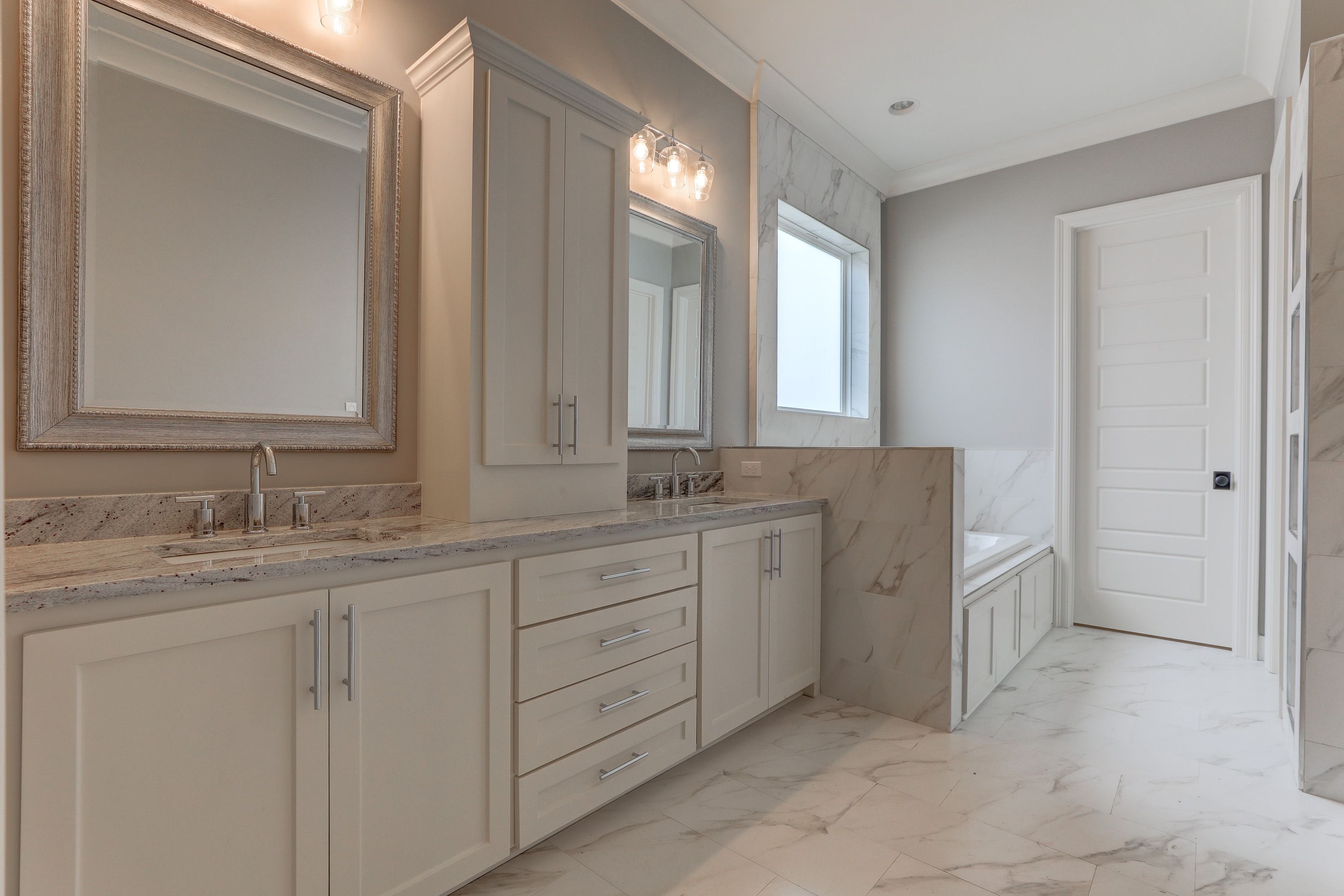 casa en AM Design & Construction Group por AM Design & Construction Group