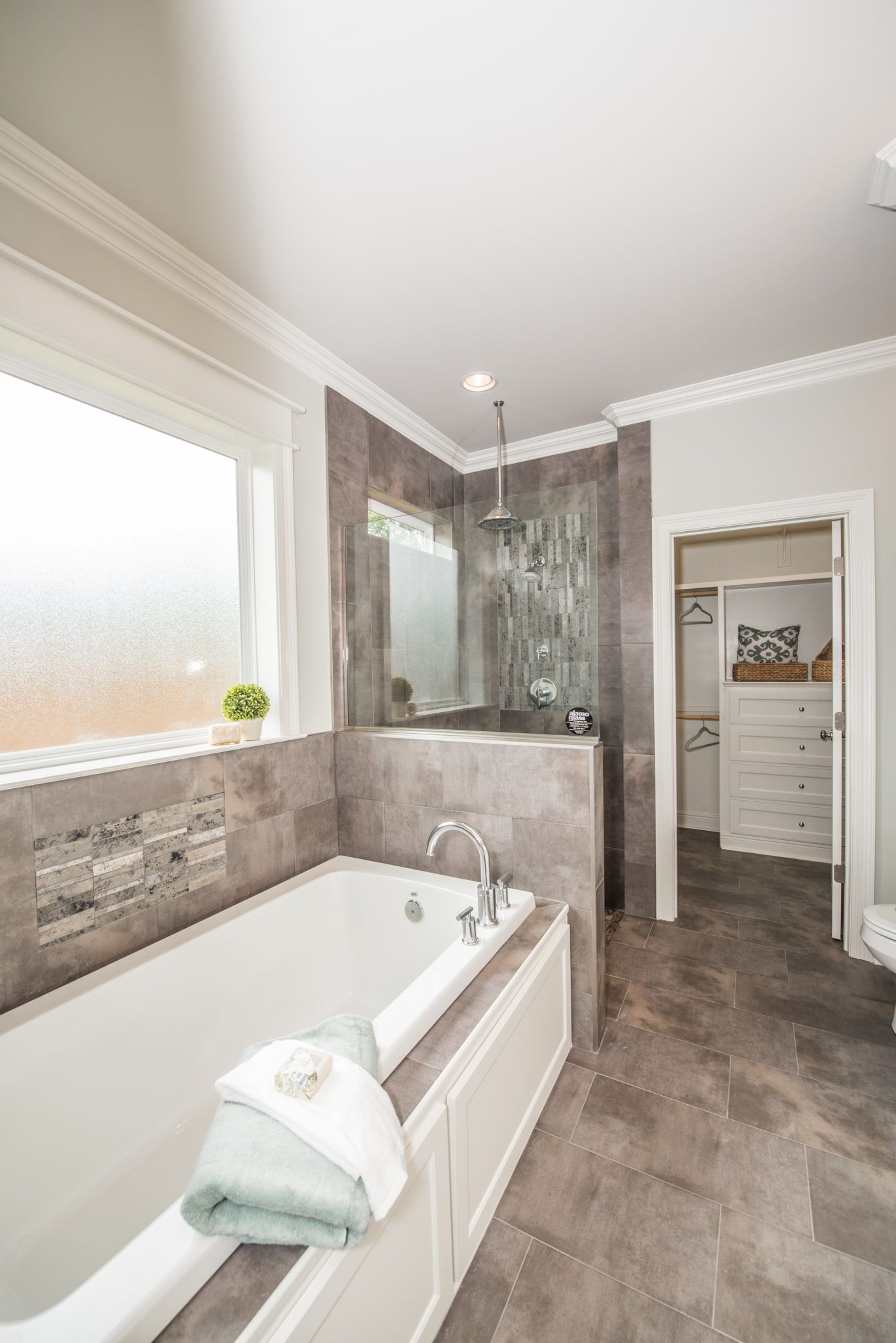 casa en AM Design & Construction Group por AM Design & Construction Group