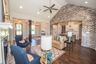 casa en AM Design & Construction Group por AM Design & Construction Group
