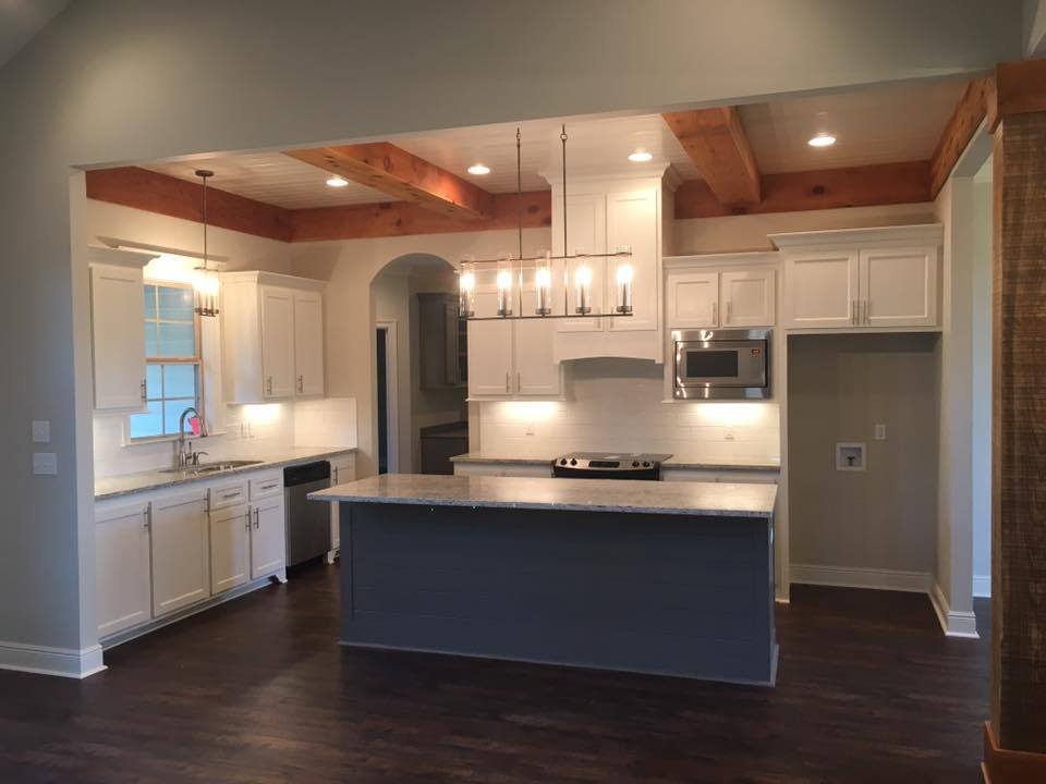 casa en AM Design & Construction Group por AM Design & Construction Group