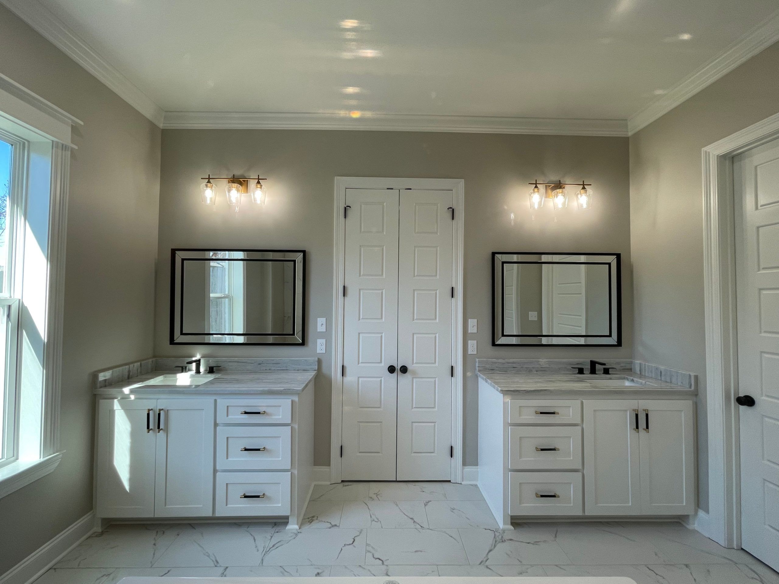 casa en AM Design & Construction Group por AM Design & Construction Group