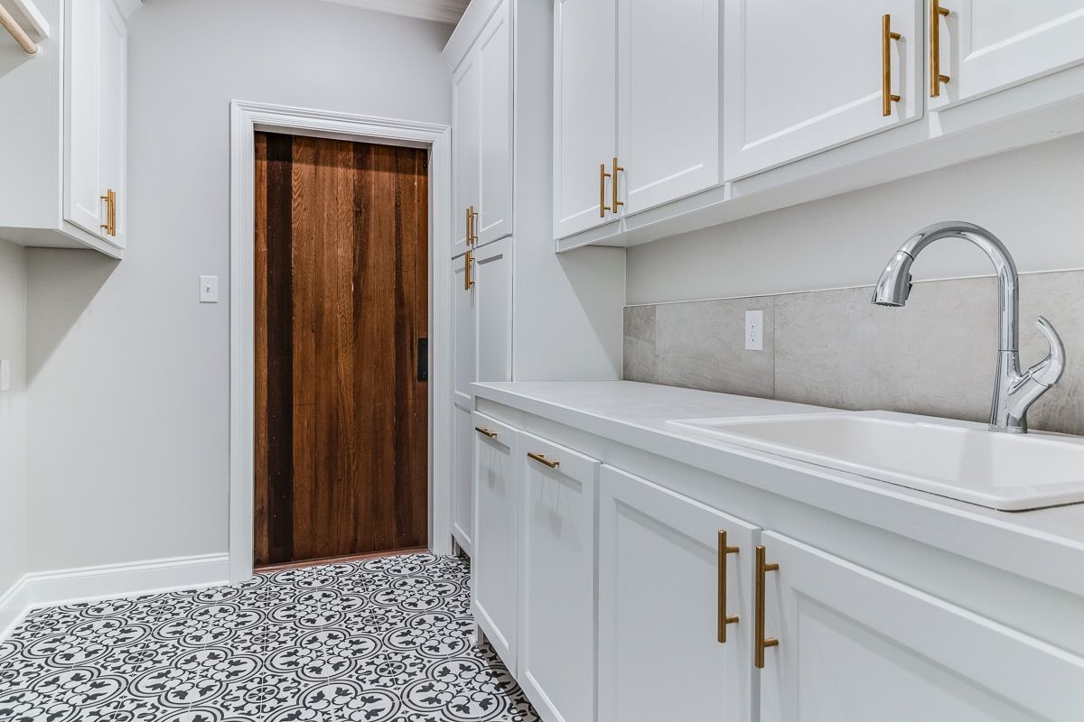 casa en AM Design & Construction Group por AM Design & Construction Group