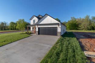 Charleston Cove por Hawkins Homes LLC en Clarksville Tennessee