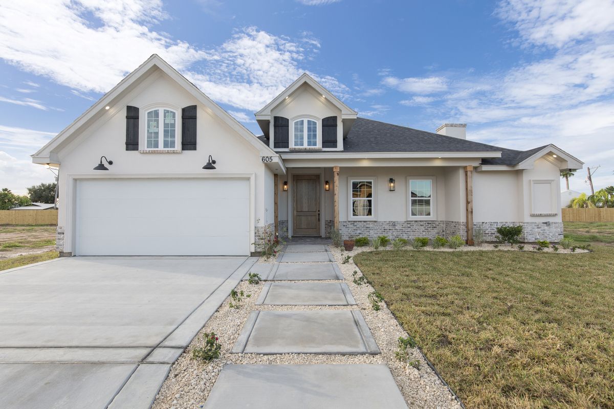 casa en Dynasty Custom Homes por Dynasty Custom Homes